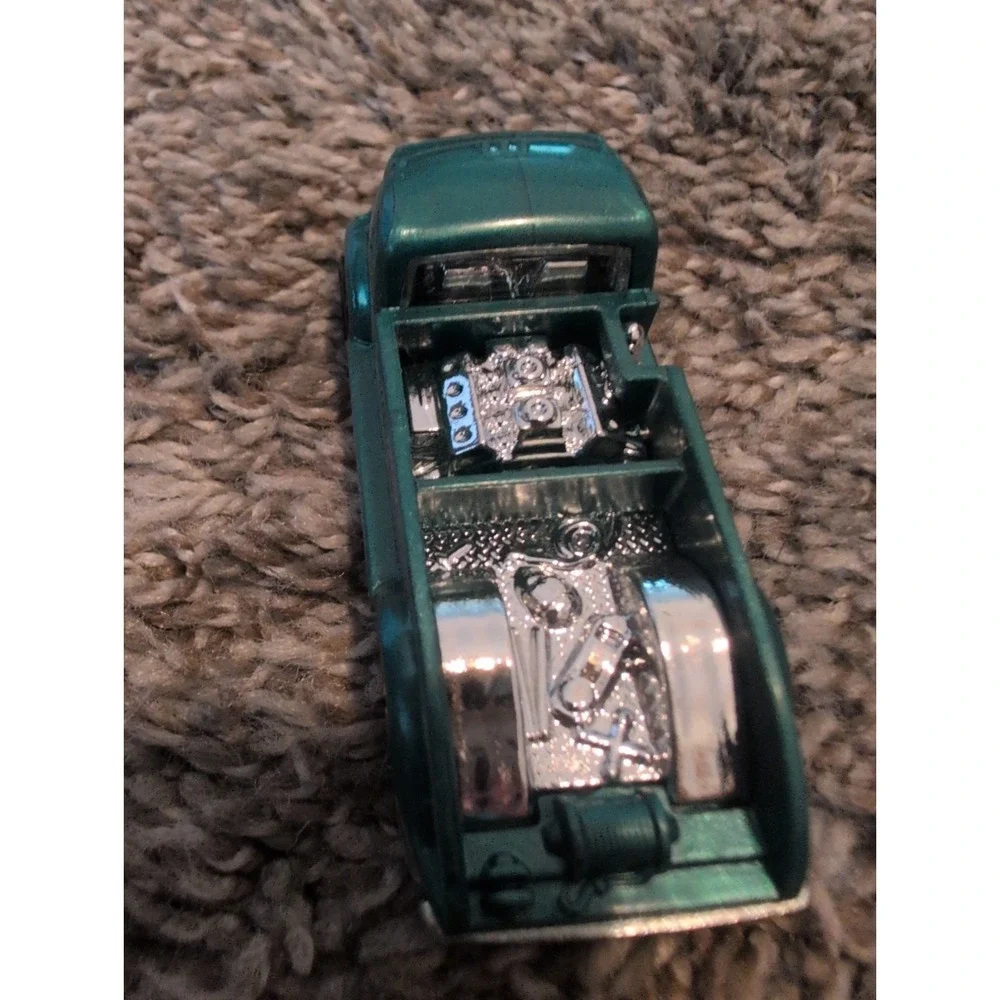 Hot Wheels HW City Mig Rig Green 2013 Pickup Truck 1:64 Scale Loose